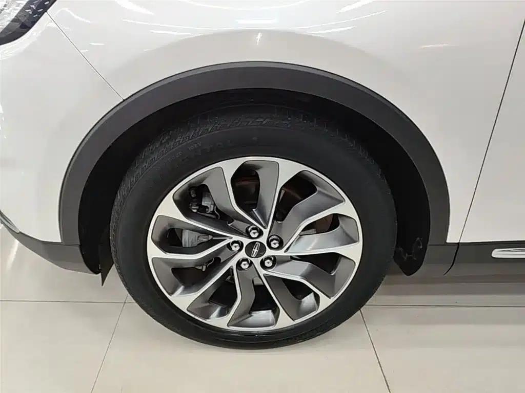 Navigator 2021 2.0T AWD Premium Edition — миниатюра 23