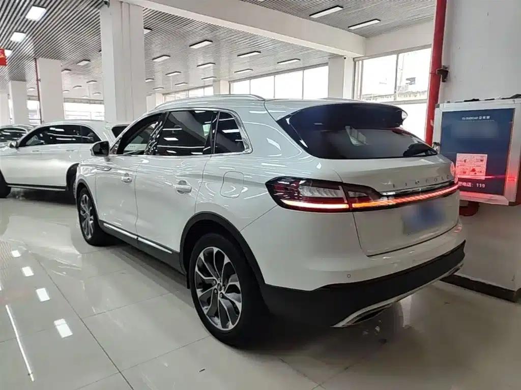 Navigator 2021 2.0T AWD Premium Edition — миниатюра 5