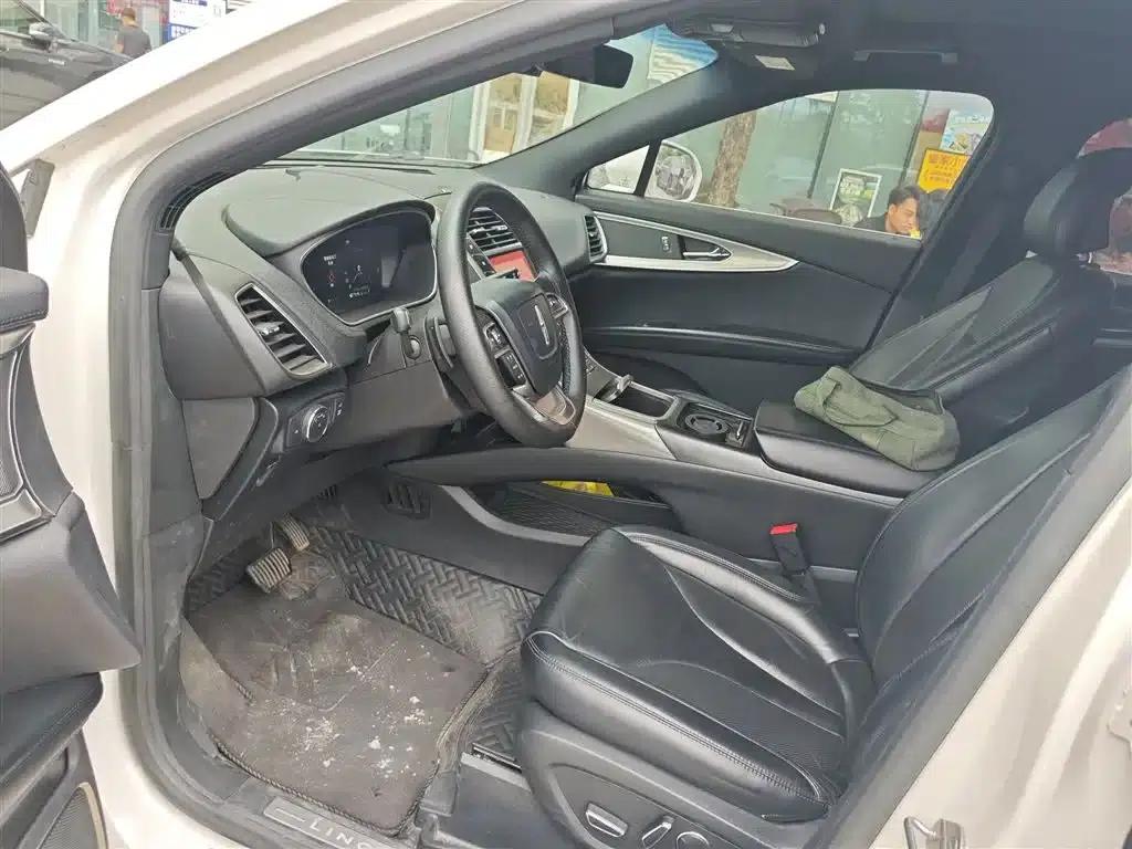 2019 Navigator Imported Model 2.0T Two-Wheel Drive Premium Edition (China VI Emission Standard) — миниатюра 4
