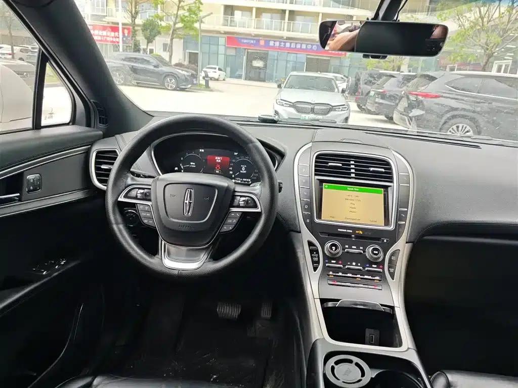 2019 Navigator Imported Model 2.0T Two-Wheel Drive Premium Edition (China VI Emission Standard) — миниатюра 7