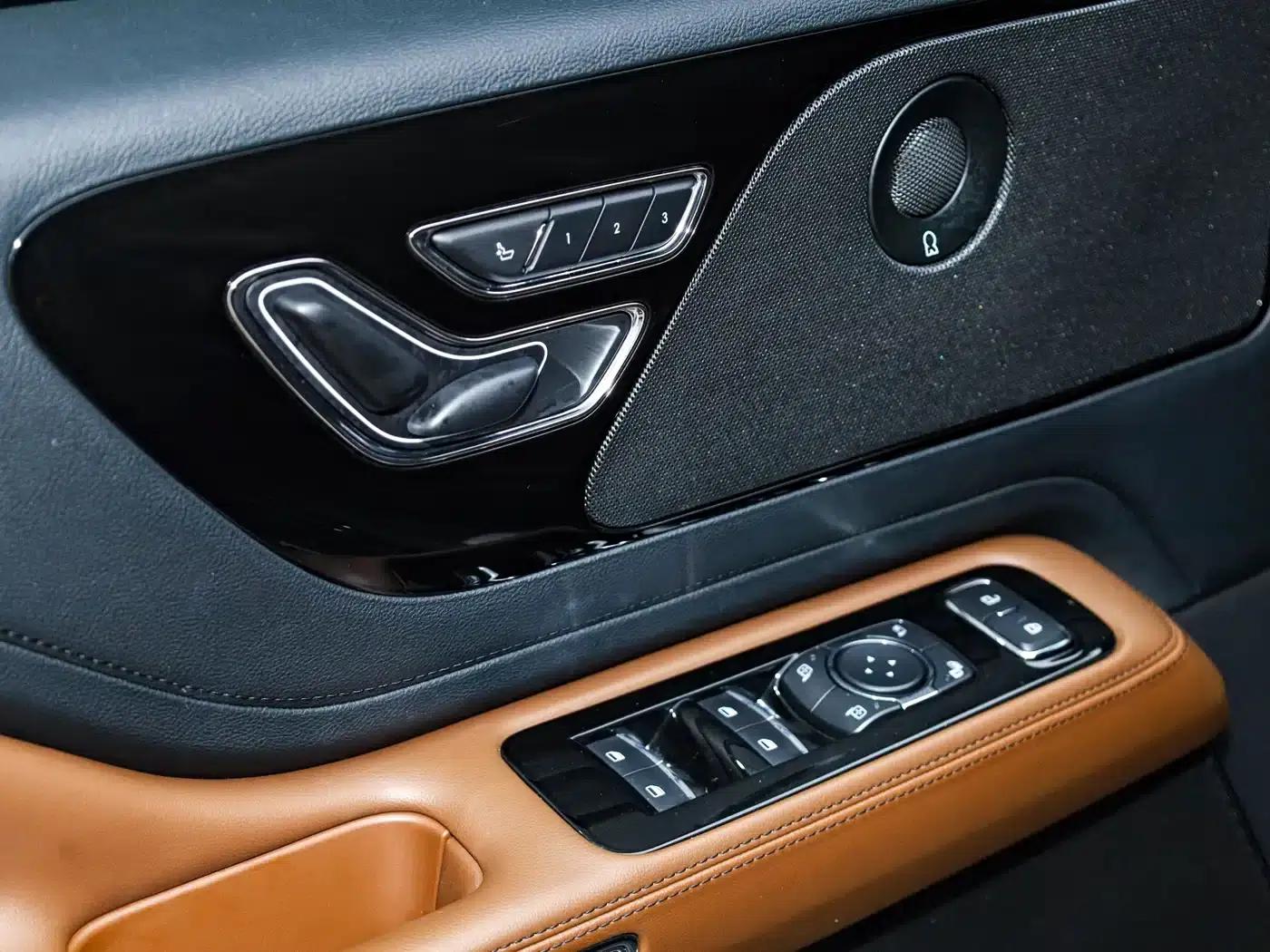 2023 Aviator 3.0T V6 AWD Premium Cruiser (6-seater) — миниатюра 25