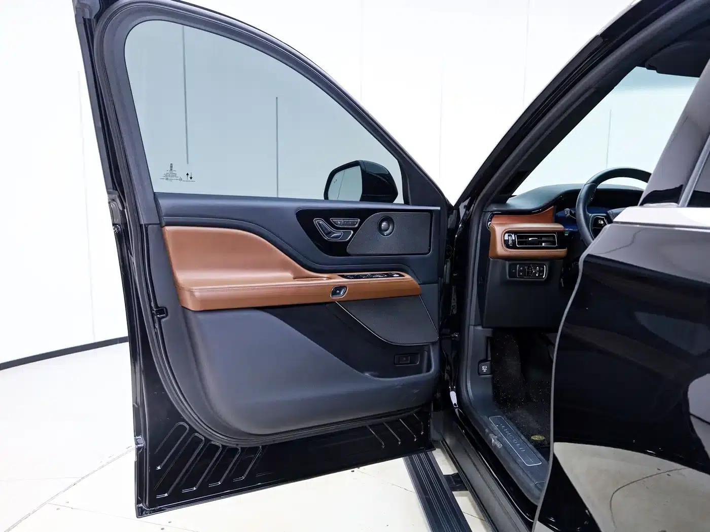 2023 Aviator 3.0T V6 AWD Premium Cruiser (6-seater) — миниатюра 8