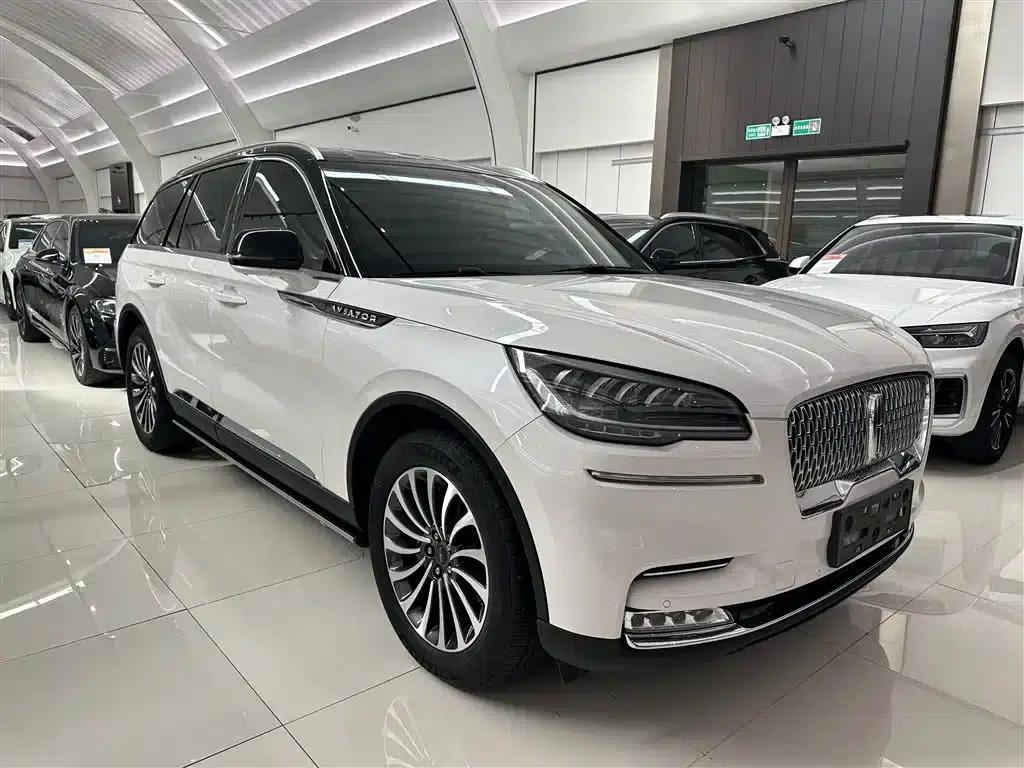 2022 Aviator 3.0T V6 AWD Premium Edition — миниатюра 3