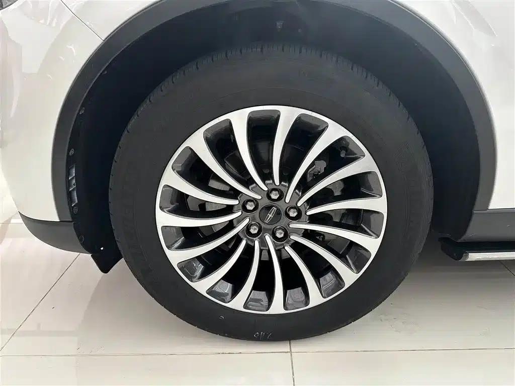 2022 Aviator 3.0T V6 AWD Premium Edition — миниатюра 5