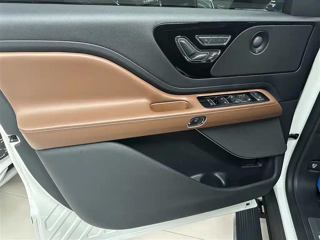 2022 Aviator 3.0T V6 AWD Premium Edition — миниатюра 6
