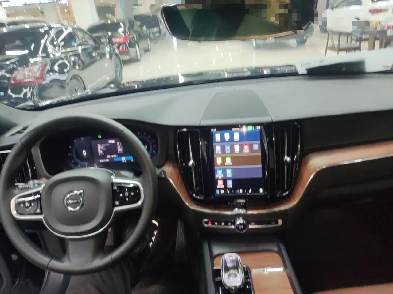 Volvo XC60 2025 B5 Four-Wheel Drive Smart & Advanced Luxury Edition — миниатюра 13