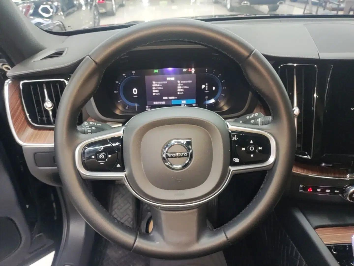 Volvo XC60 2025 B5 Four-Wheel Drive Smart & Advanced Luxury Edition — миниатюра 14