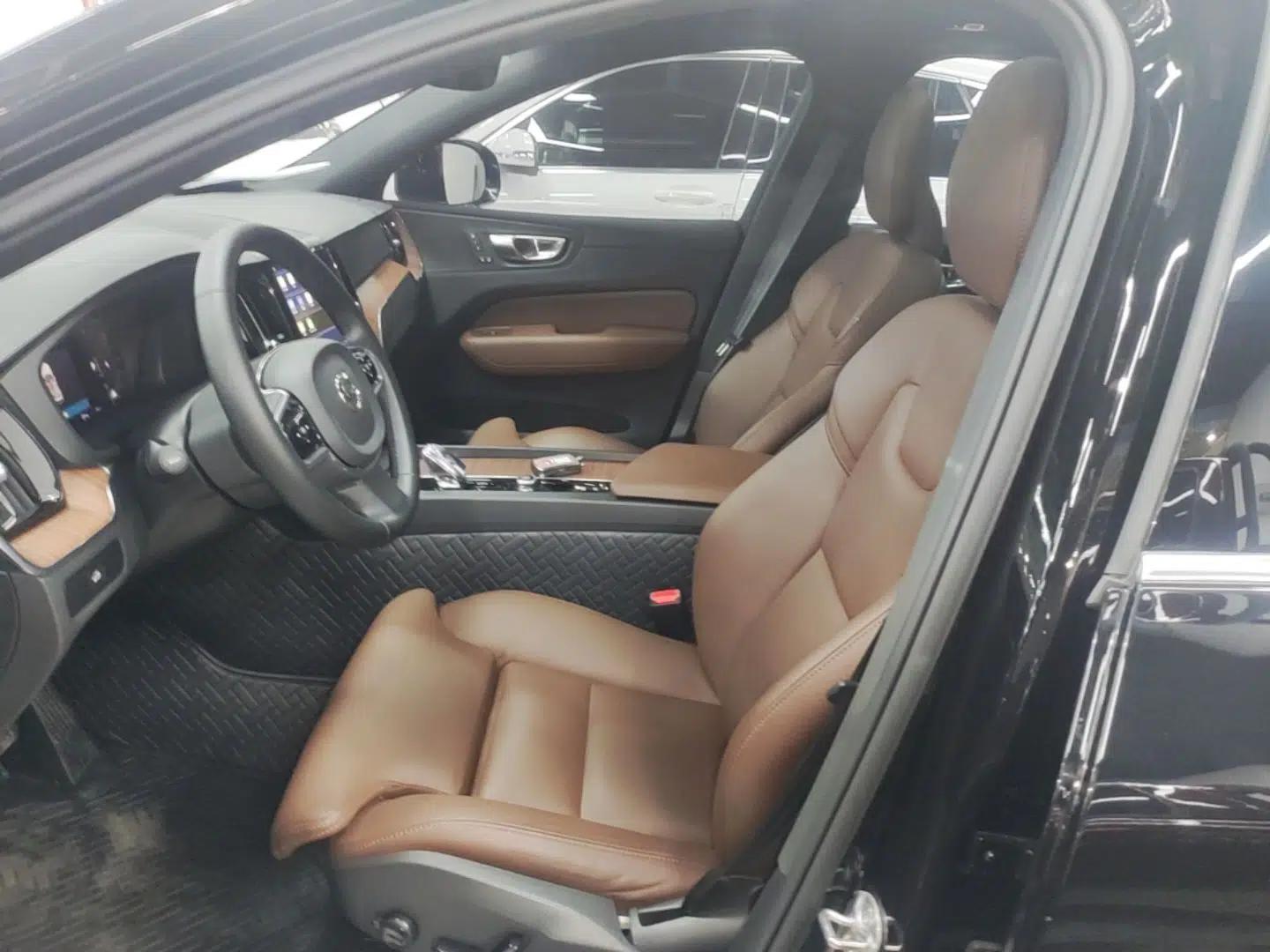 Volvo XC60 2025 B5 Four-Wheel Drive Smart & Advanced Luxury Edition — миниатюра 18
