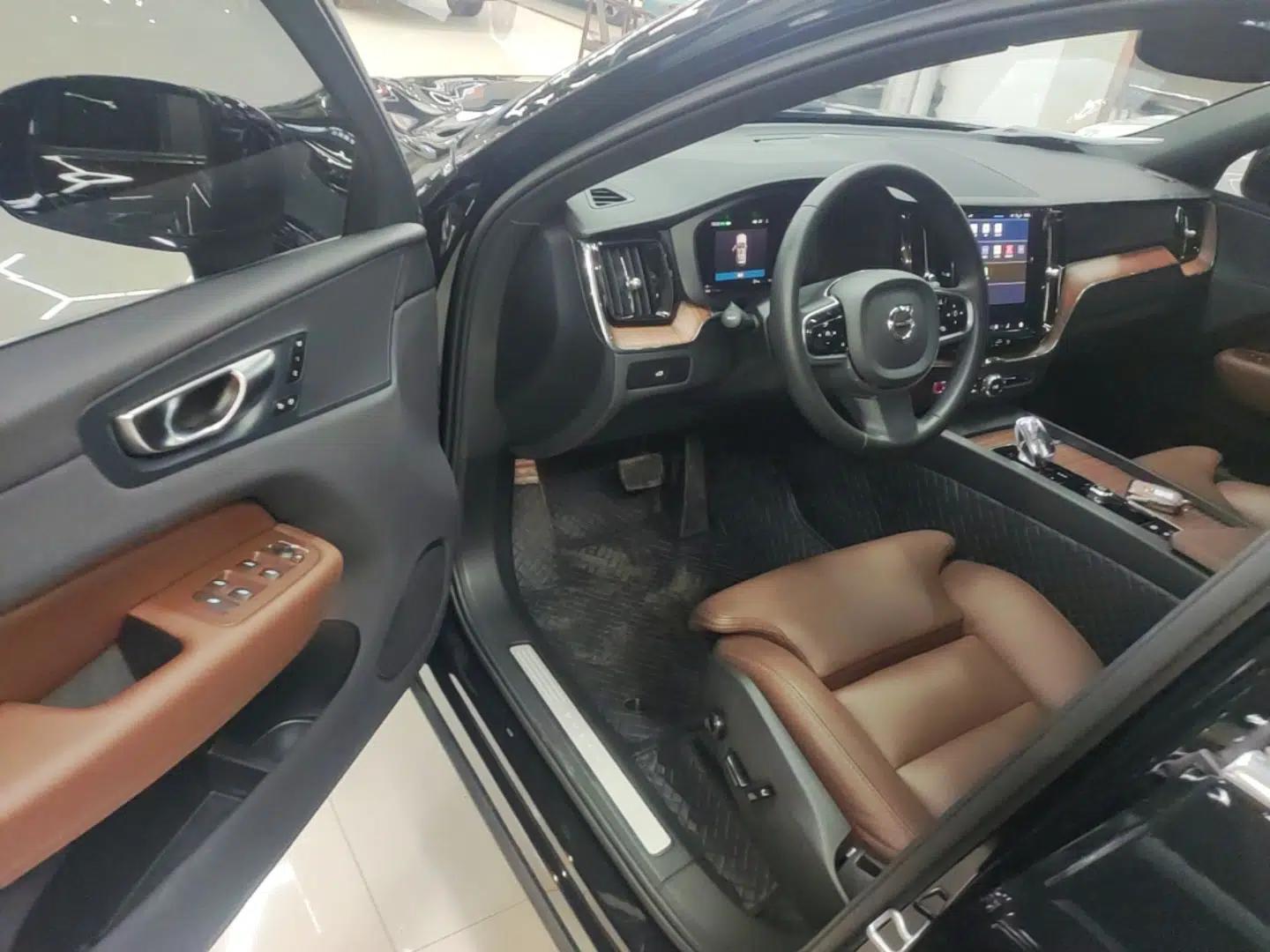 Volvo XC60 2025 B5 Four-Wheel Drive Smart & Advanced Luxury Edition — миниатюра 19