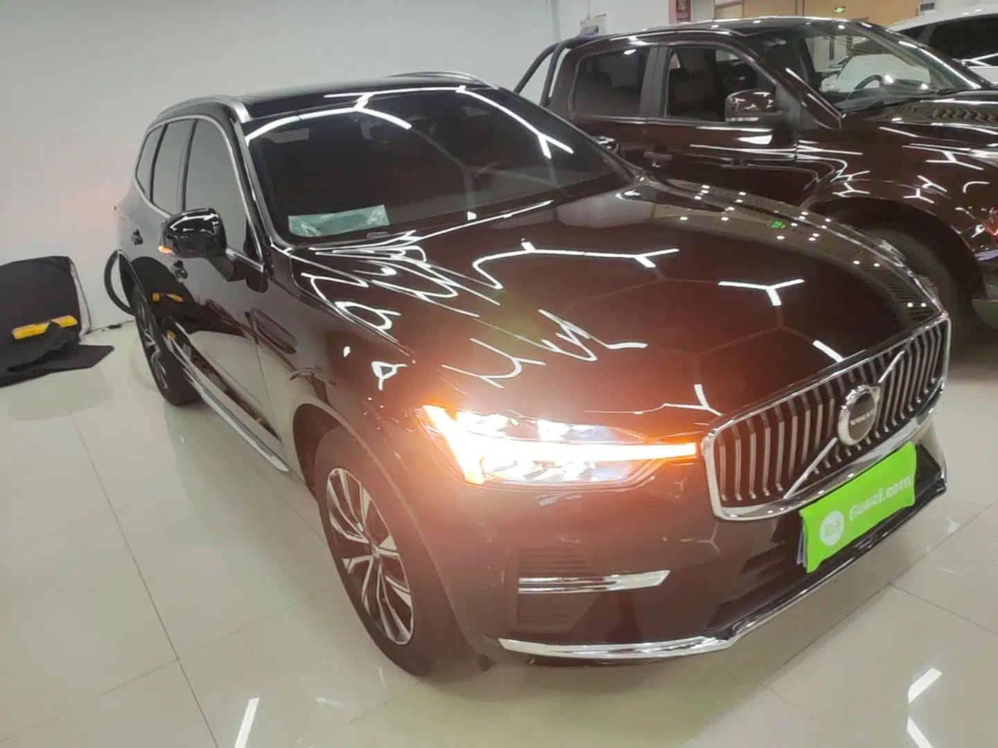 Volvo XC60 2025 B5 Four-Wheel Drive Smart & Advanced Luxury Edition — миниатюра 3