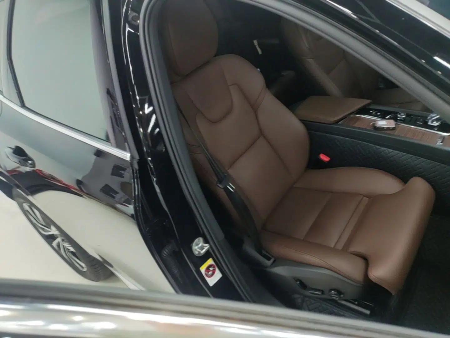 Volvo XC60 2025 B5 Four-Wheel Drive Smart & Advanced Luxury Edition — миниатюра 23