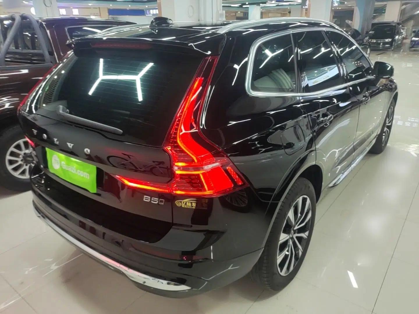 Volvo XC60 2025 B5 Four-Wheel Drive Smart & Advanced Luxury Edition — миниатюра 6
