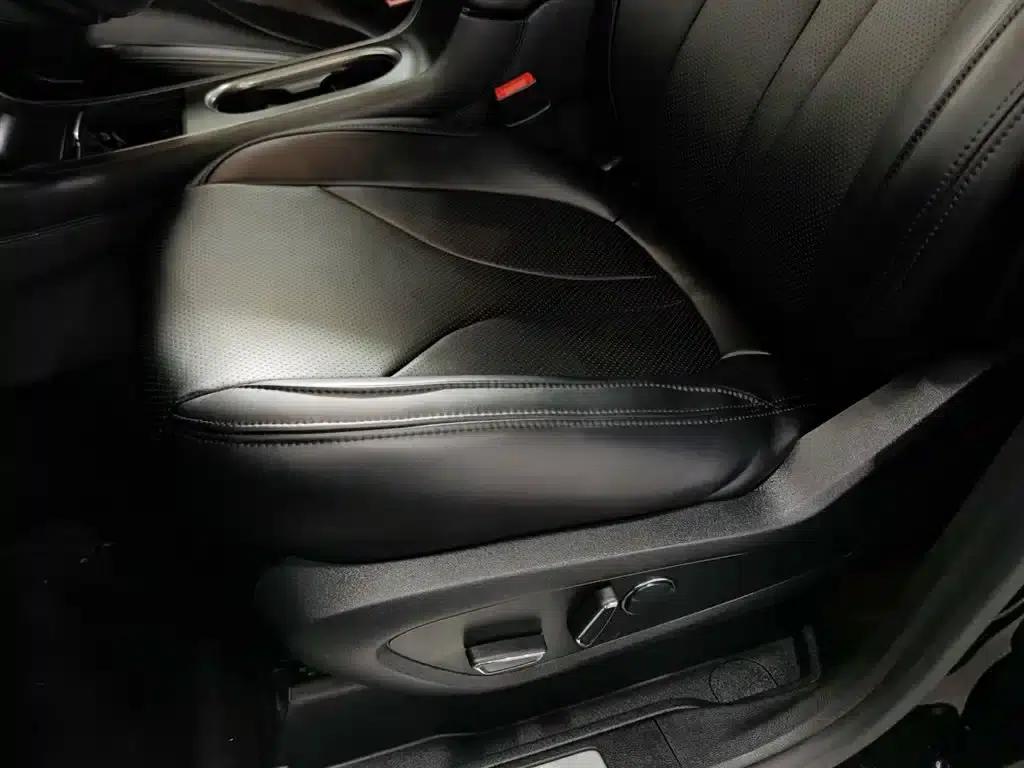 Lincoln MKC 2017 2.0T AWD Premium Edition — миниатюра 20