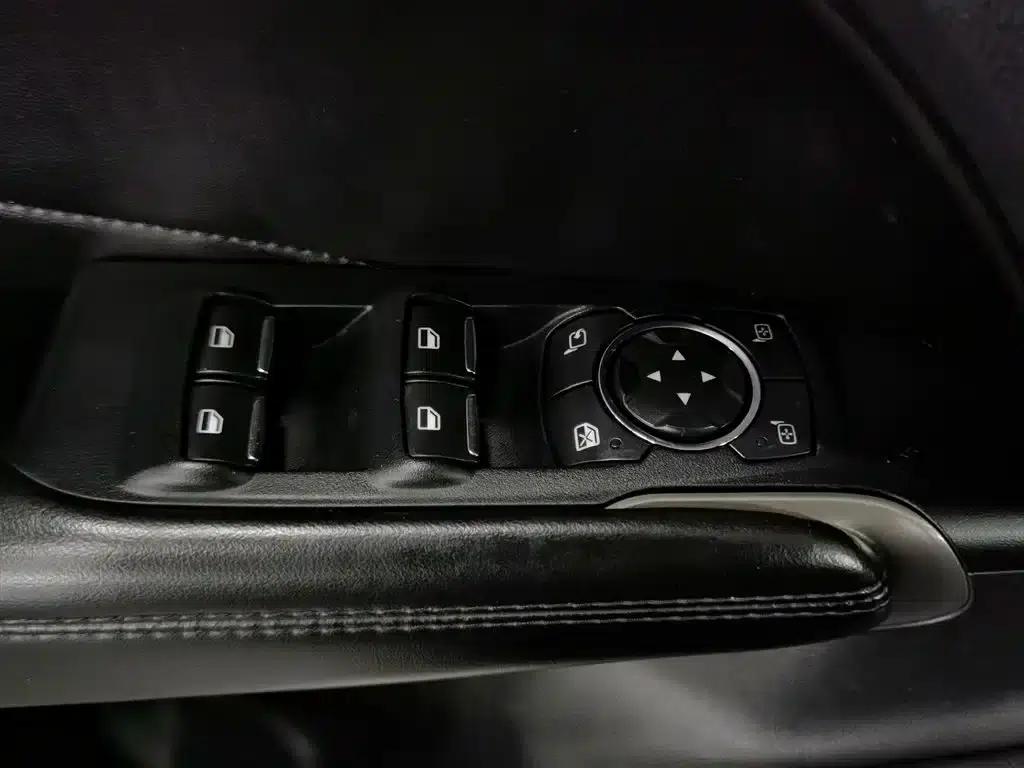 Lincoln MKC 2017 2.0T AWD Premium Edition — миниатюра 9