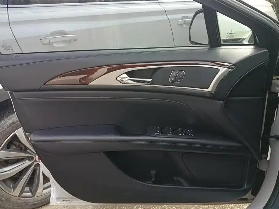 Lincoln MKZ 2019 2.0T Premium Edition (National V Emission Standard) — миниатюра 7
