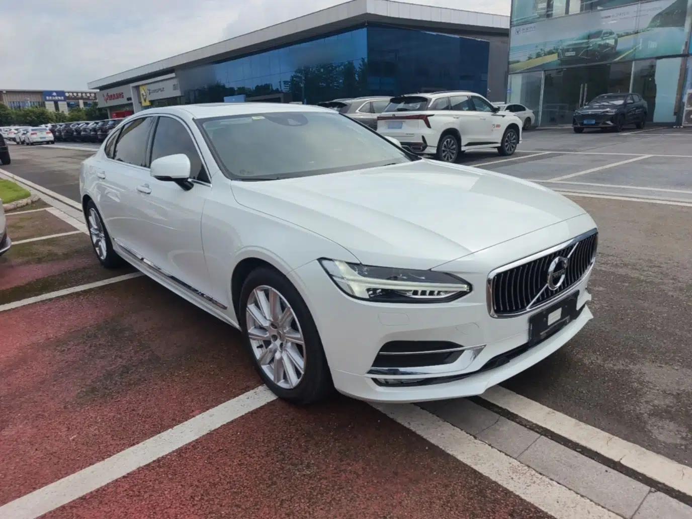 Volvo S90 2020 T5 Zhiyuan Luxury Edition — миниатюра 3