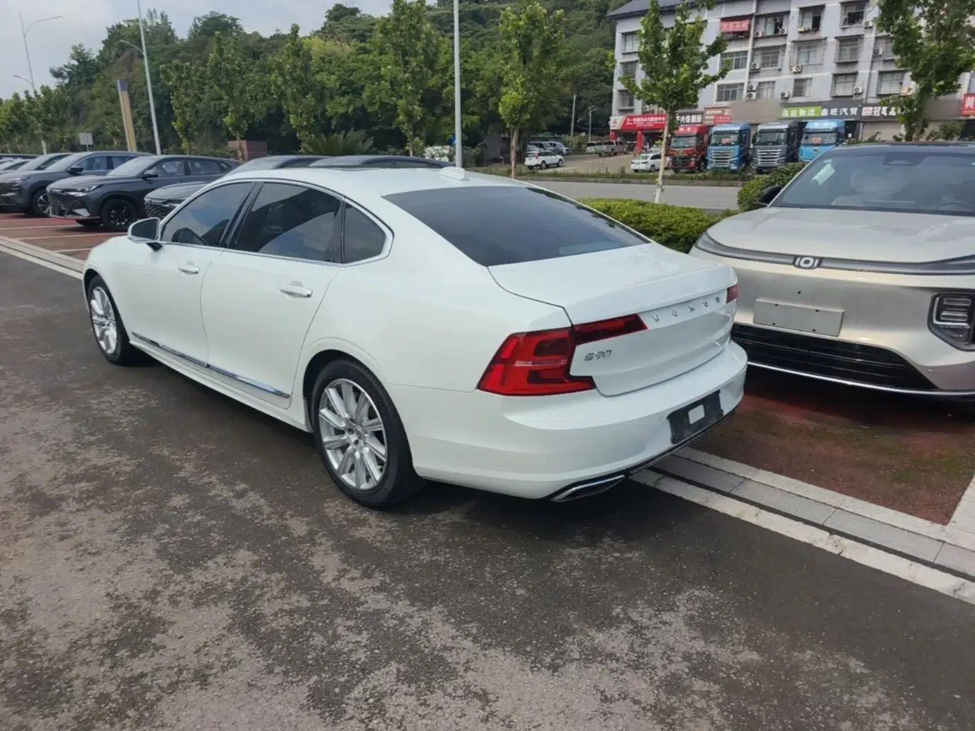 Volvo S90 2020 T5 Zhiyuan Luxury Edition — миниатюра 4