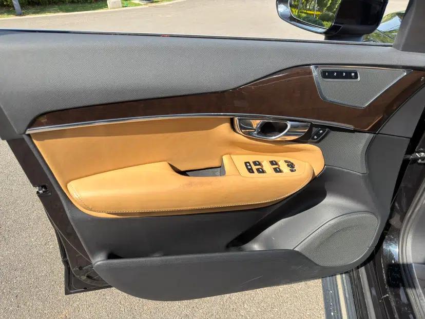 Volvo XC90 2015 T6 Zhiya Edition 7-seater — миниатюра 32