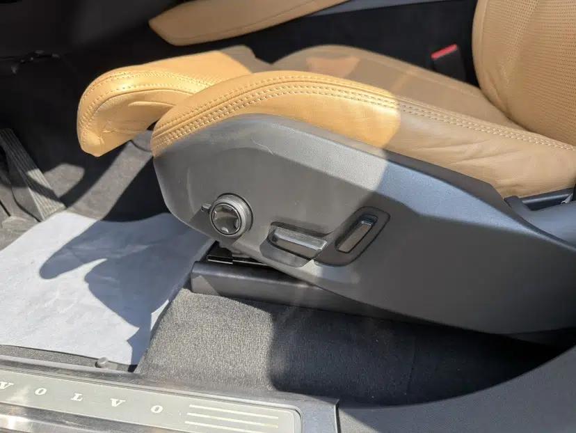 Volvo XC90 2015 T6 Zhiya Edition 7-seater — миниатюра 35