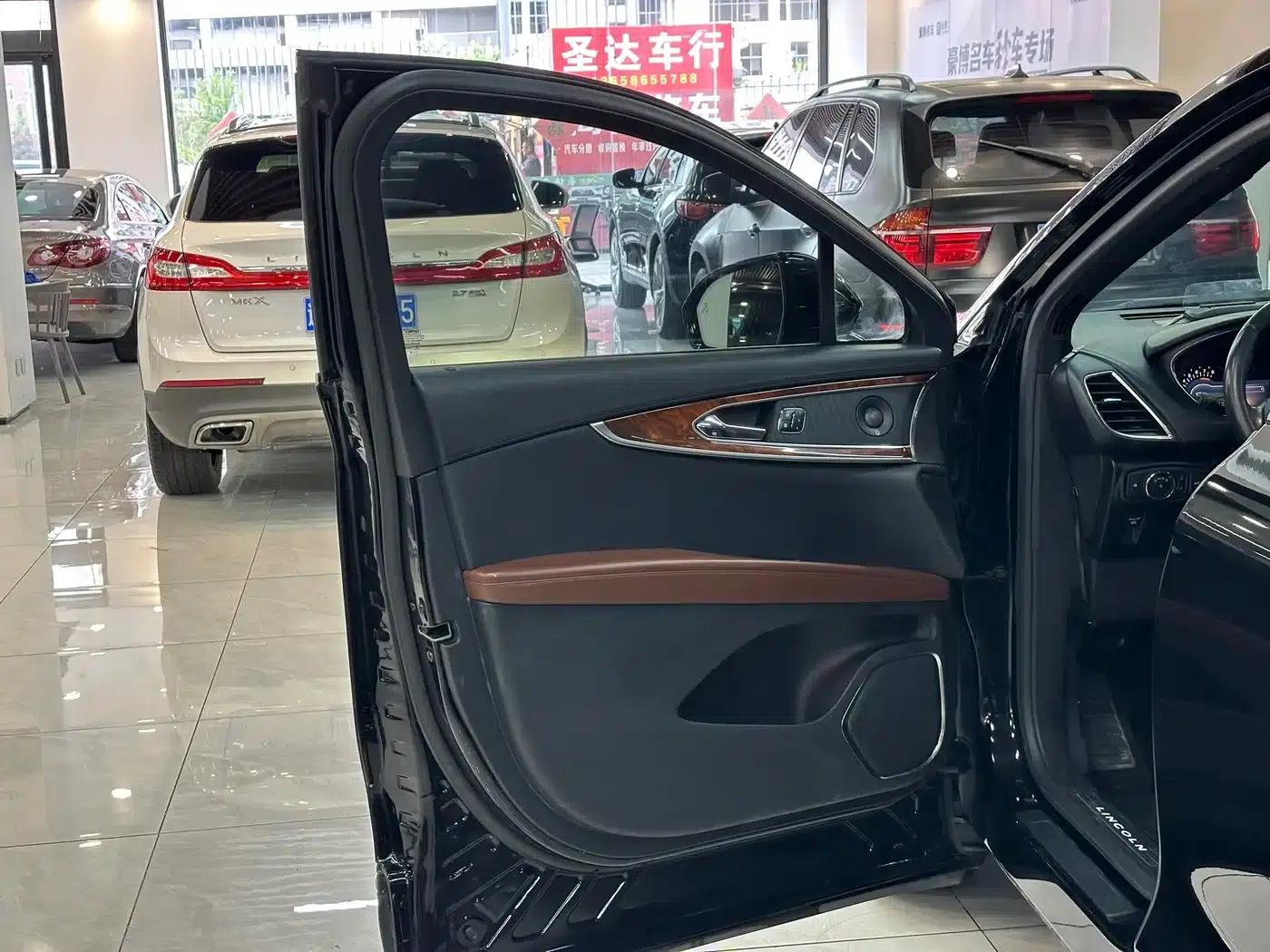 Lincoln MKX 2015 2.7T AWD Premium Edition — миниатюра 17