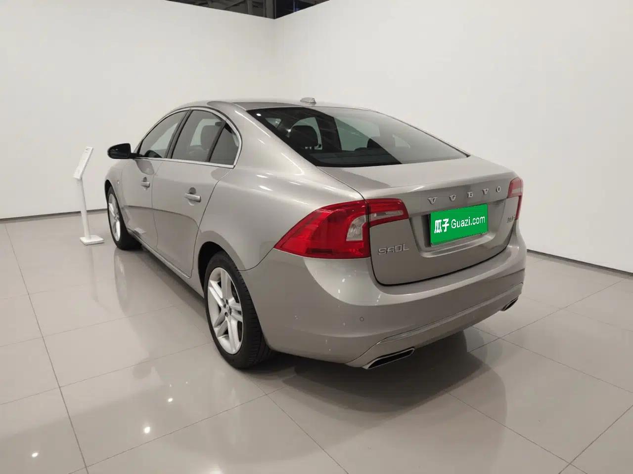 Volvo S60 2015 S60L T5 Intelligent Drive Edition — миниатюра 4