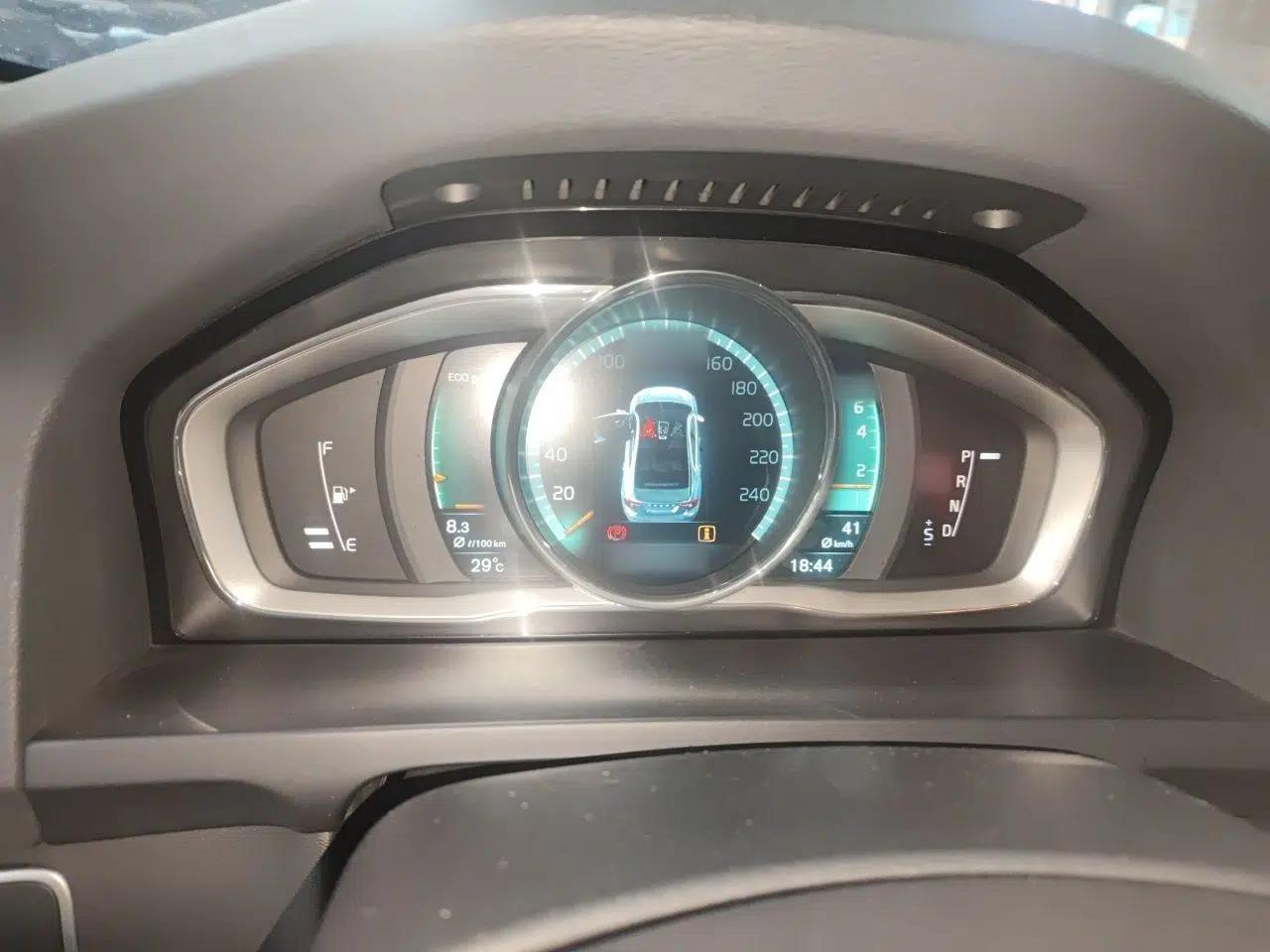 Volvo S60 2015 S60L T5 Intelligent Drive Edition — миниатюра 10