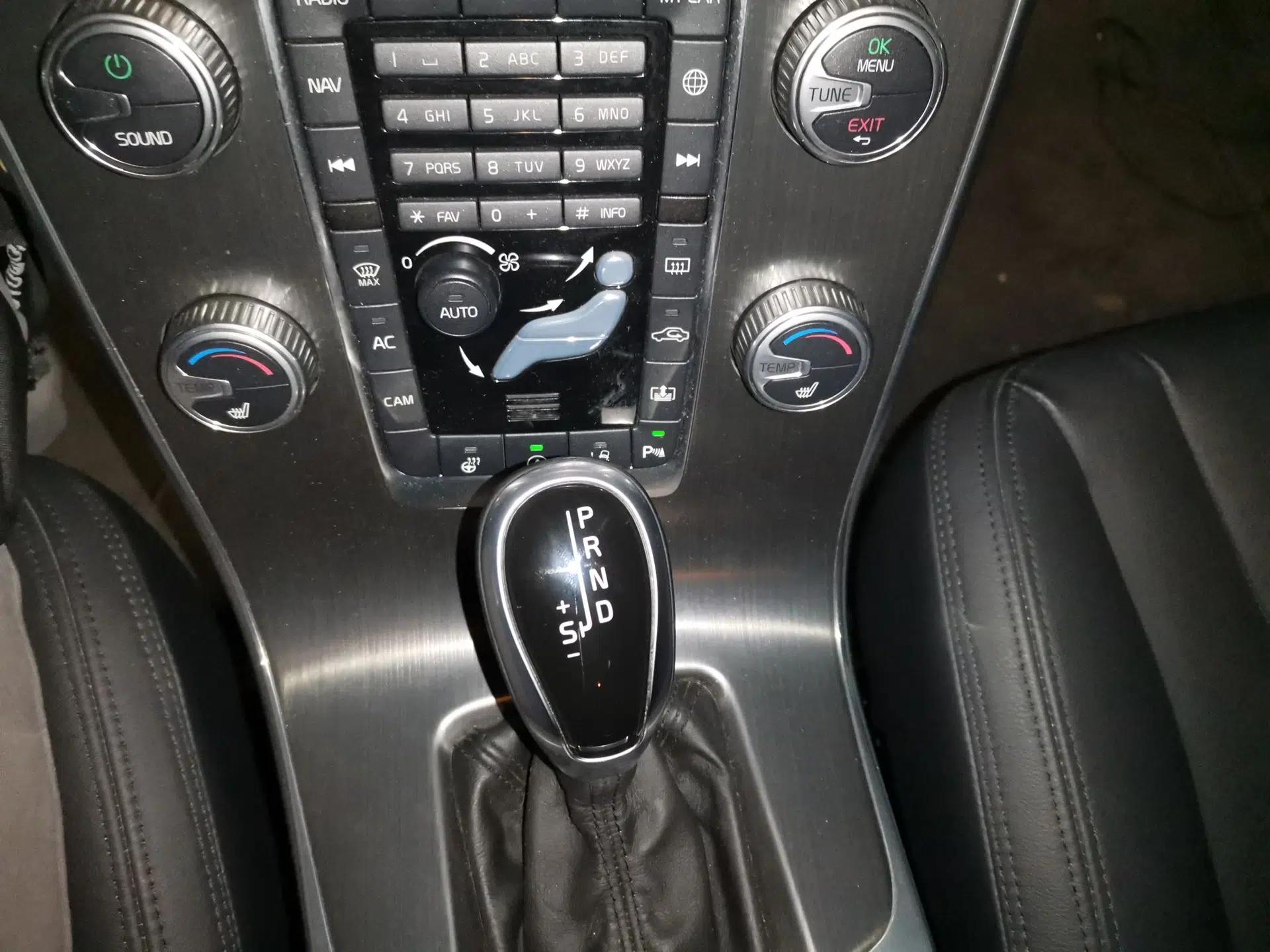 Volvo S60 2015 S60L T5 Zhiyue Edition — миниатюра 15
