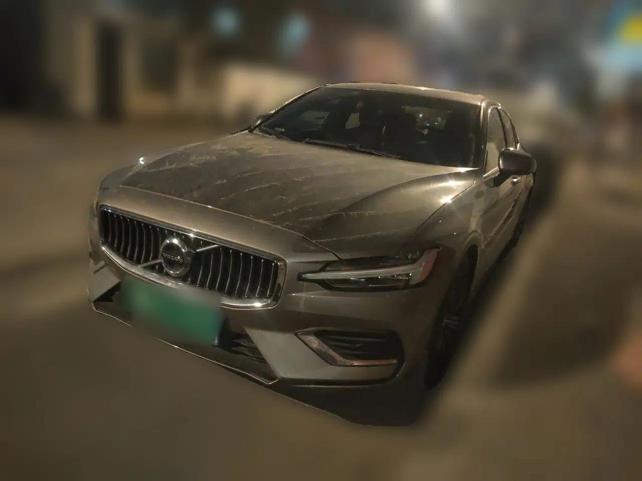Volvo S60 2022 B4 Zhiyuan Luxury Edition — миниатюра 1