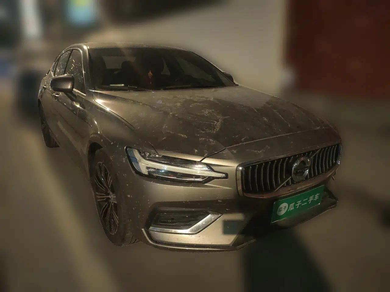 Volvo S60 2022 B4 Zhiyuan Luxury Edition — миниатюра 3