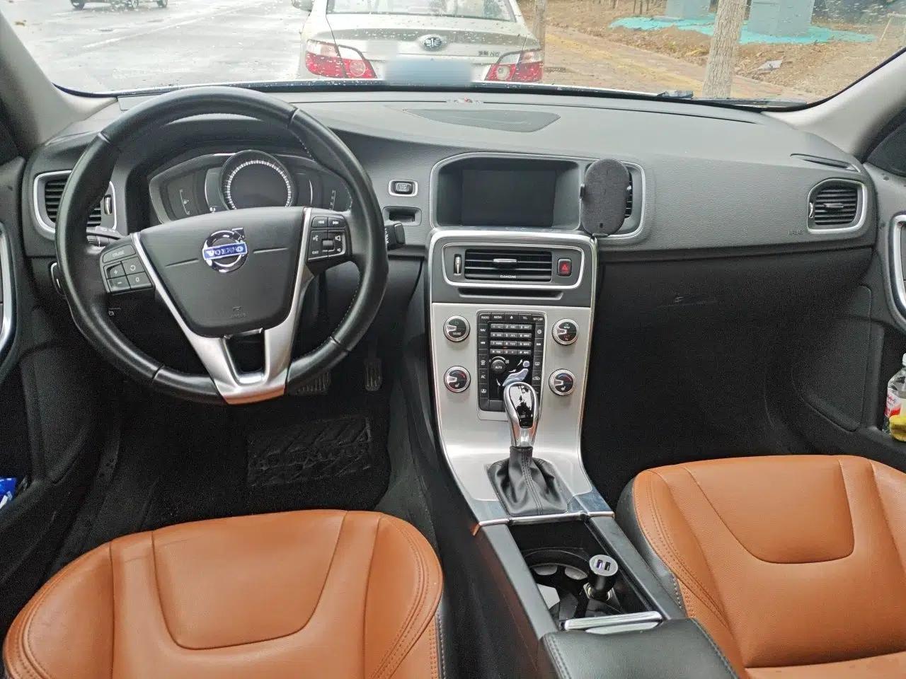 Volvo S60 2018 S60L T5 Intelligent Drive Edition — миниатюра 10
