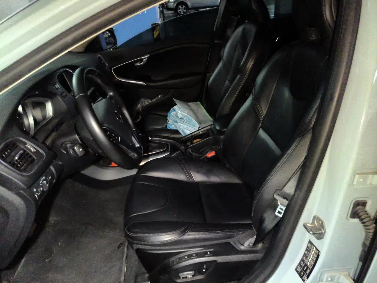 Volvo V40 2017 T3 Zhiyi Edition — миниатюра 16