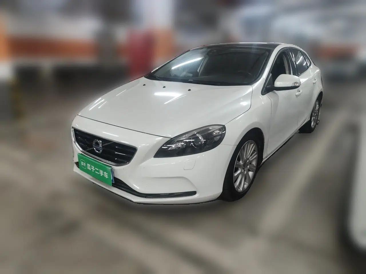 Volvo V40 2015 1.6T Zhiyi Edition — миниатюра 1