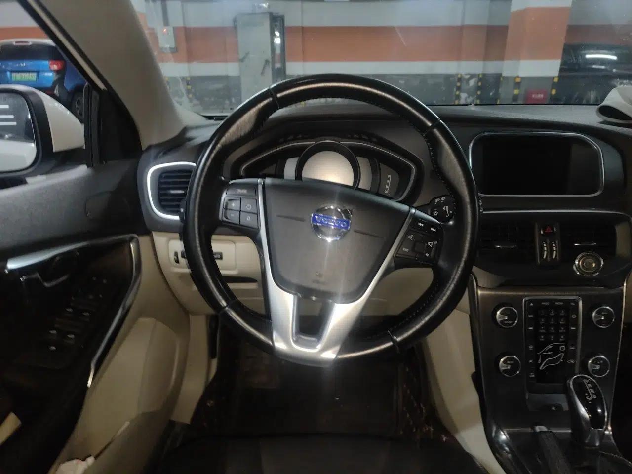 Volvo V40 2015 1.6T Zhiyi Edition — миниатюра 11