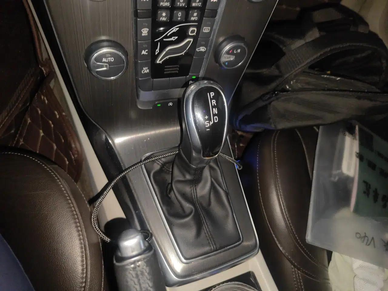 Volvo V40 2015 1.6T Zhiyi Edition — миниатюра 15