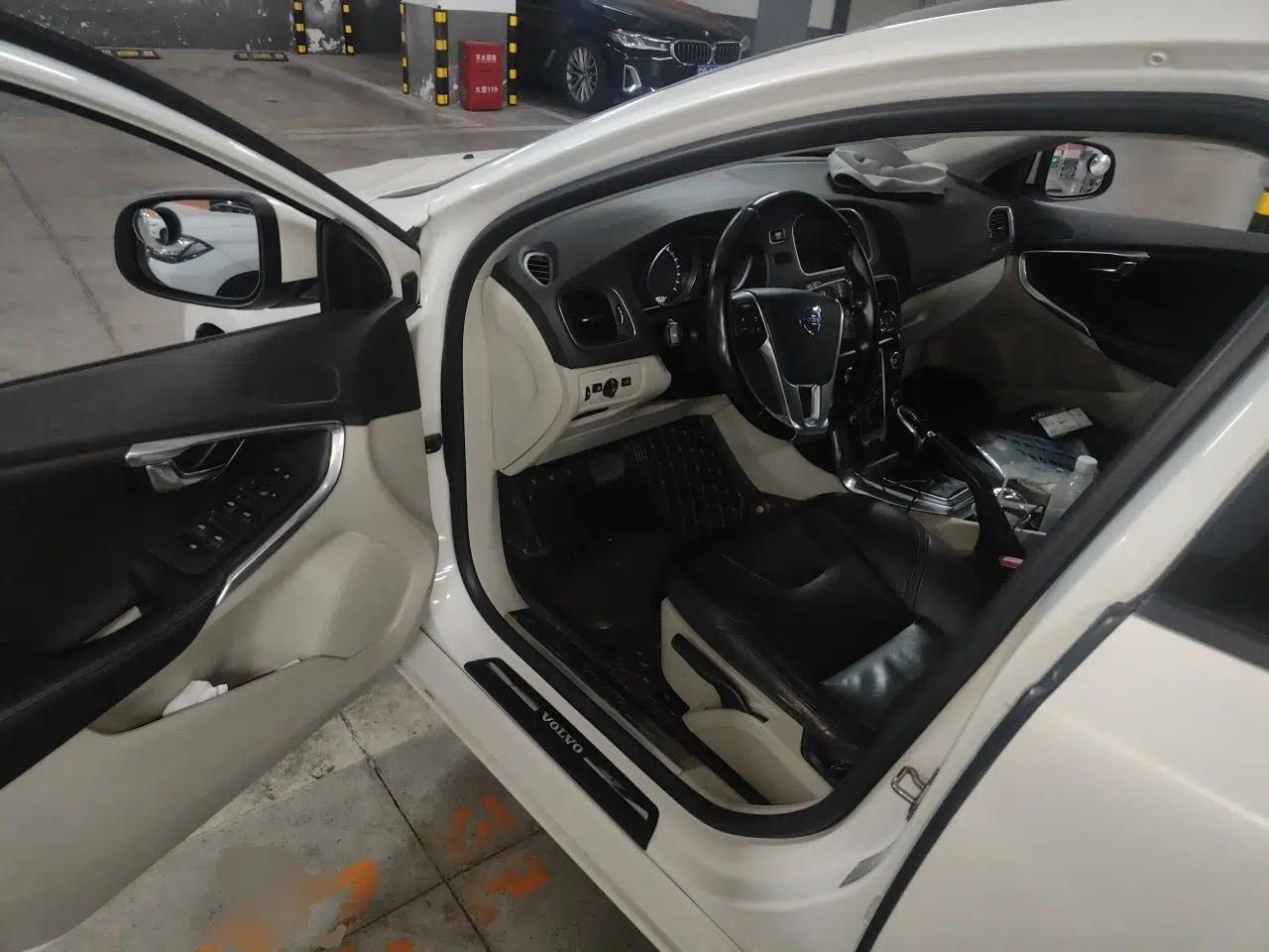 Volvo V40 2015 1.6T Zhiyi Edition — миниатюра 17