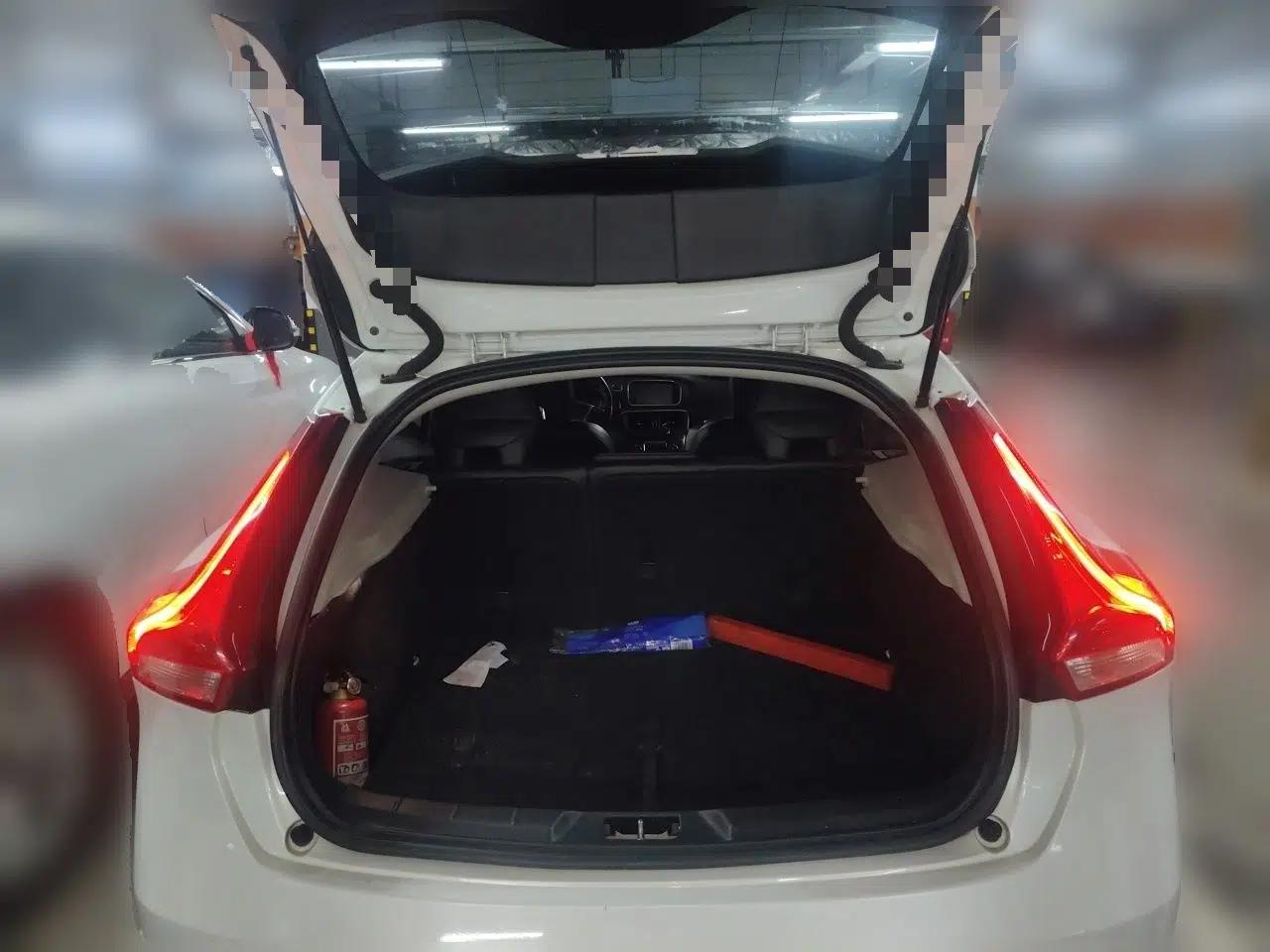 Volvo V40 2015 1.6T Zhiyi Edition — миниатюра 20