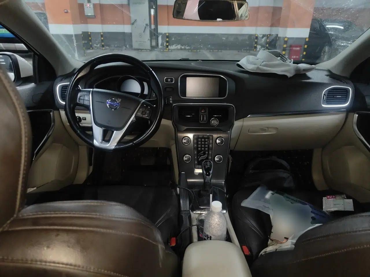Volvo V40 2015 1.6T Zhiyi Edition — миниатюра 10