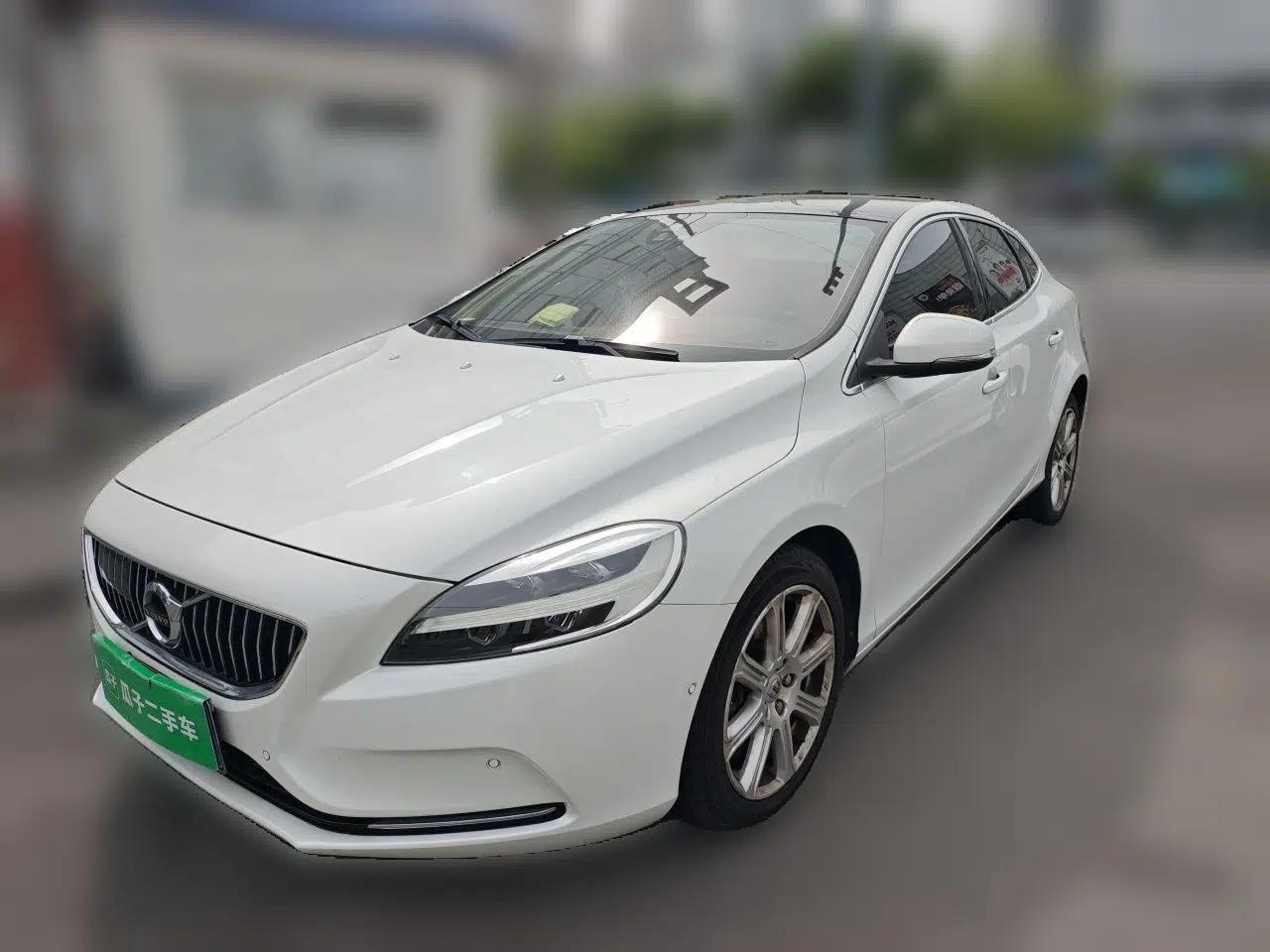 Volvo V40 2017 T3 Zhiya Edition — миниатюра 1