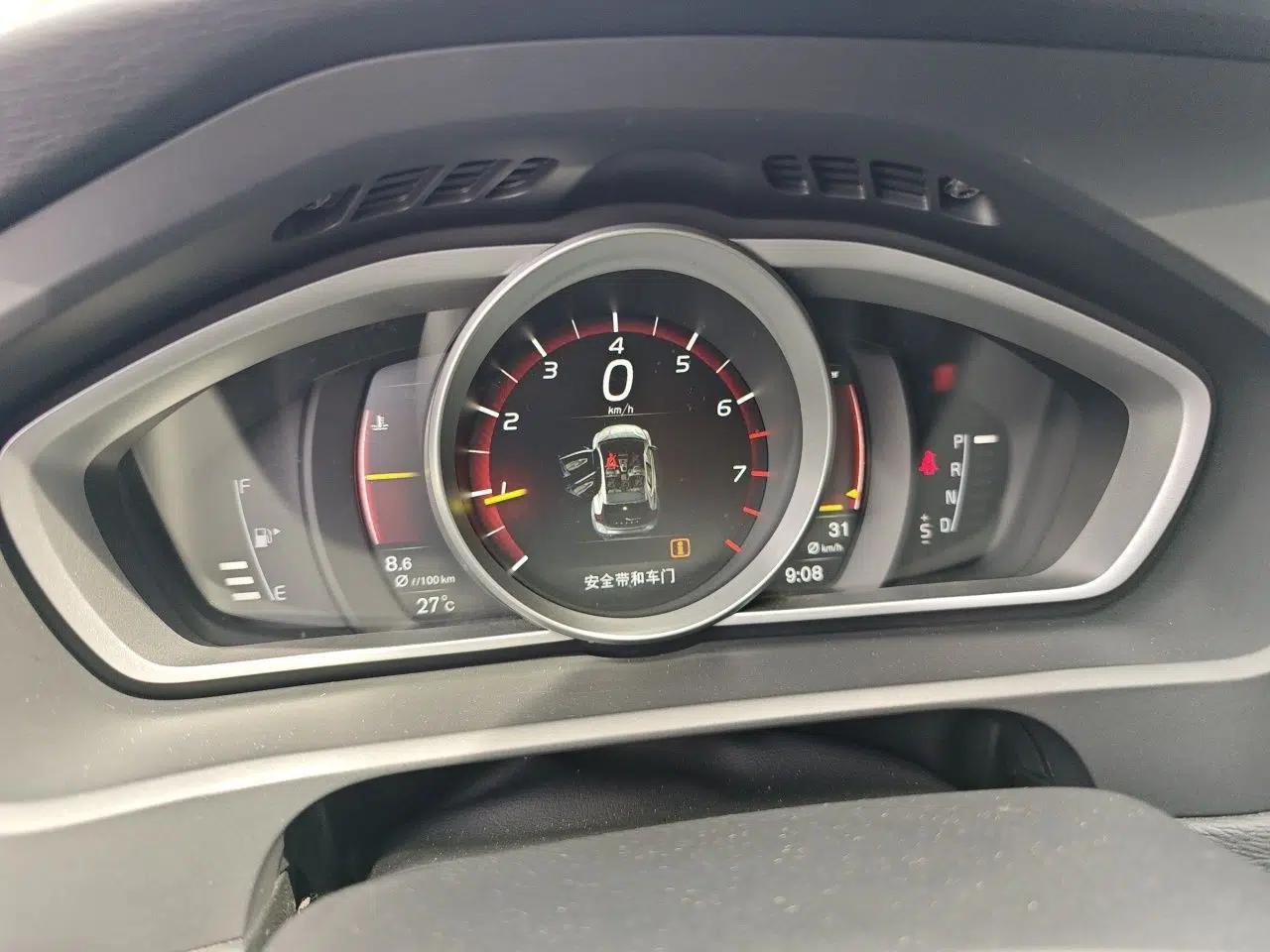 Volvo V40 2017 T3 Zhiya Edition — миниатюра 12