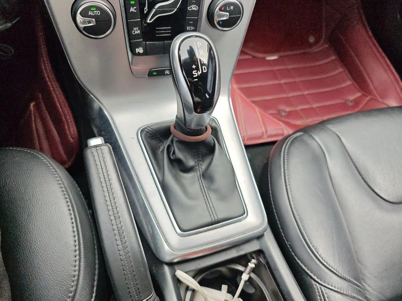 Volvo V40 2017 T3 Zhiya Edition — миниатюра 15