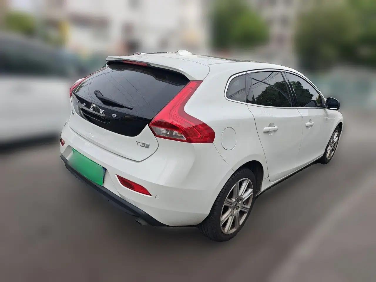 Volvo V40 2017 T3 Zhiya Edition — миниатюра 6