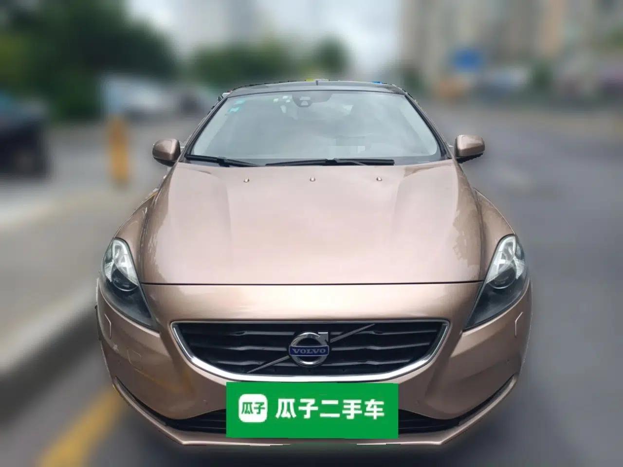 Volvo V40 2013 2.0T Zhiya Edition — миниатюра 2