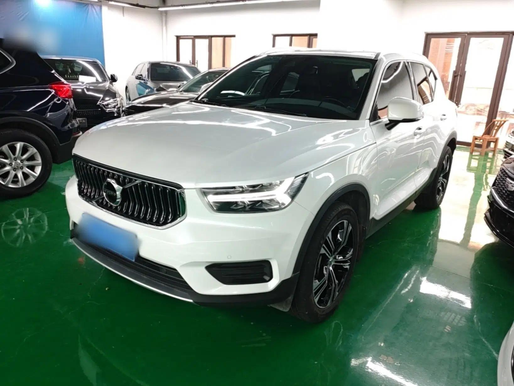 Volvo XC40 2022 T4 Four-Wheel Drive Smart & Luxurious Edition — миниатюра 1