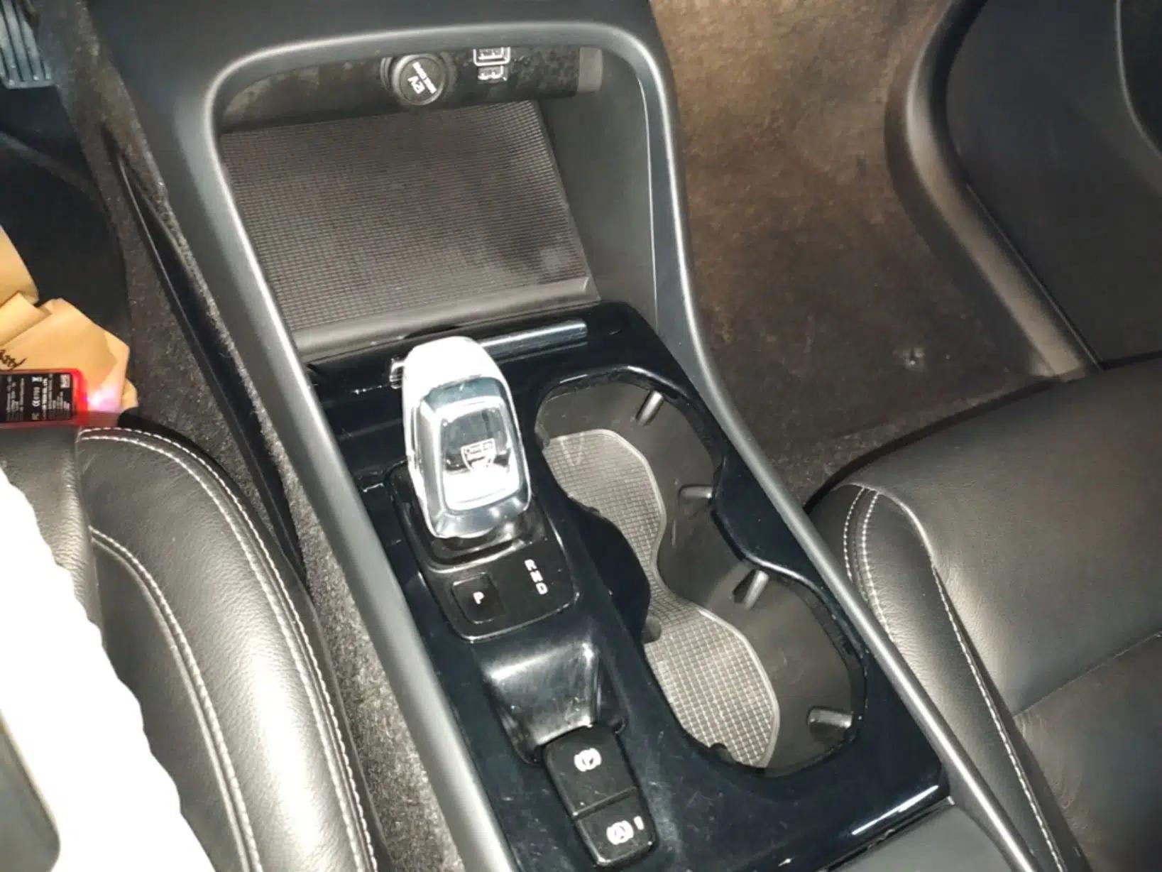 Volvo XC40 2022 T4 Four-Wheel Drive Smart & Luxurious Edition — миниатюра 17