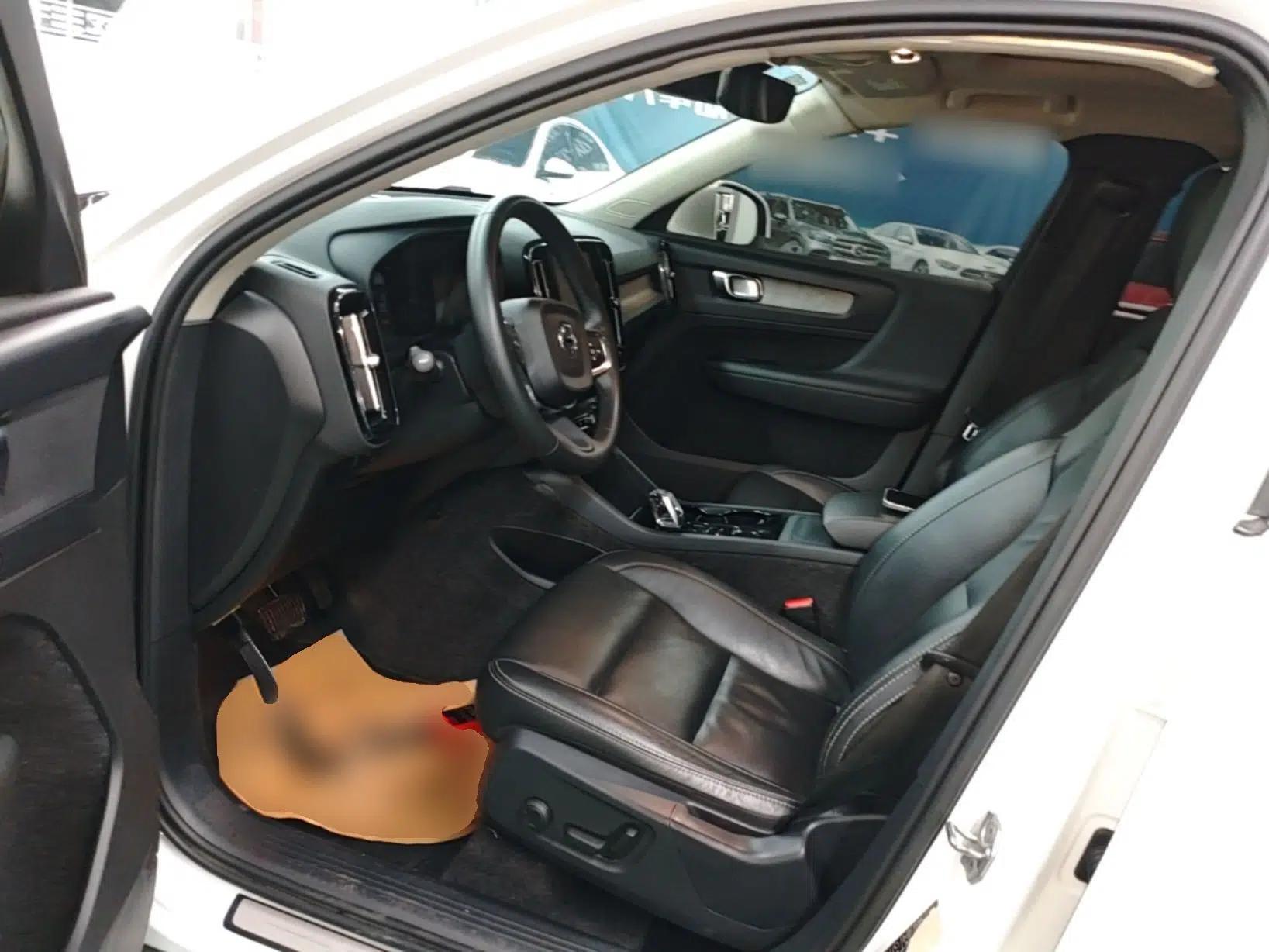 Volvo XC40 2022 T4 Four-Wheel Drive Smart & Luxurious Edition — миниатюра 18