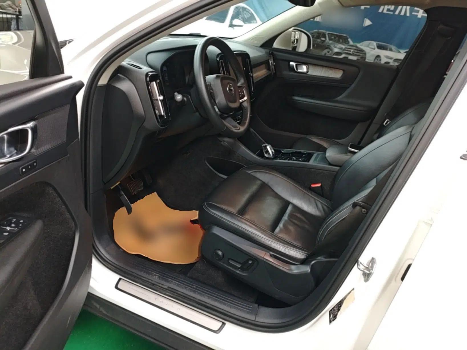 Volvo XC40 2022 T4 Four-Wheel Drive Smart & Luxurious Edition — миниатюра 19