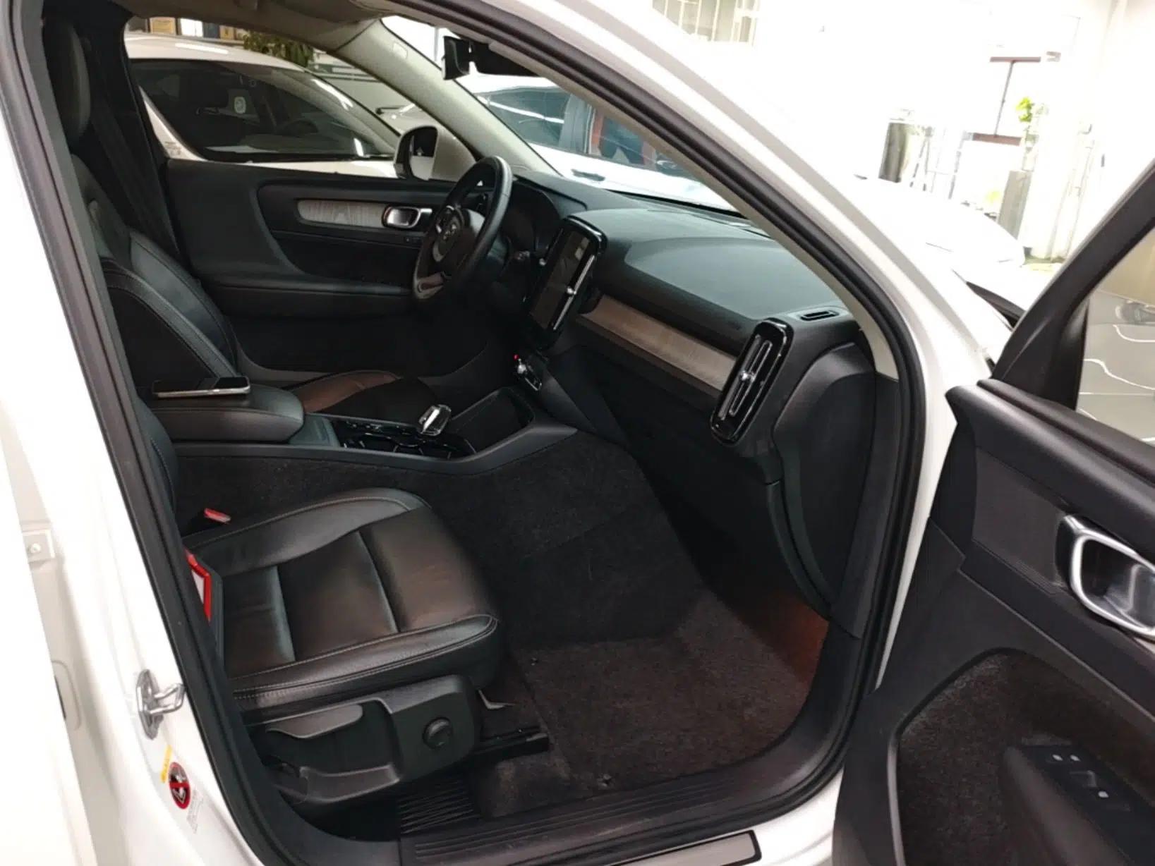 Volvo XC40 2022 T4 Four-Wheel Drive Smart & Luxurious Edition — миниатюра 23