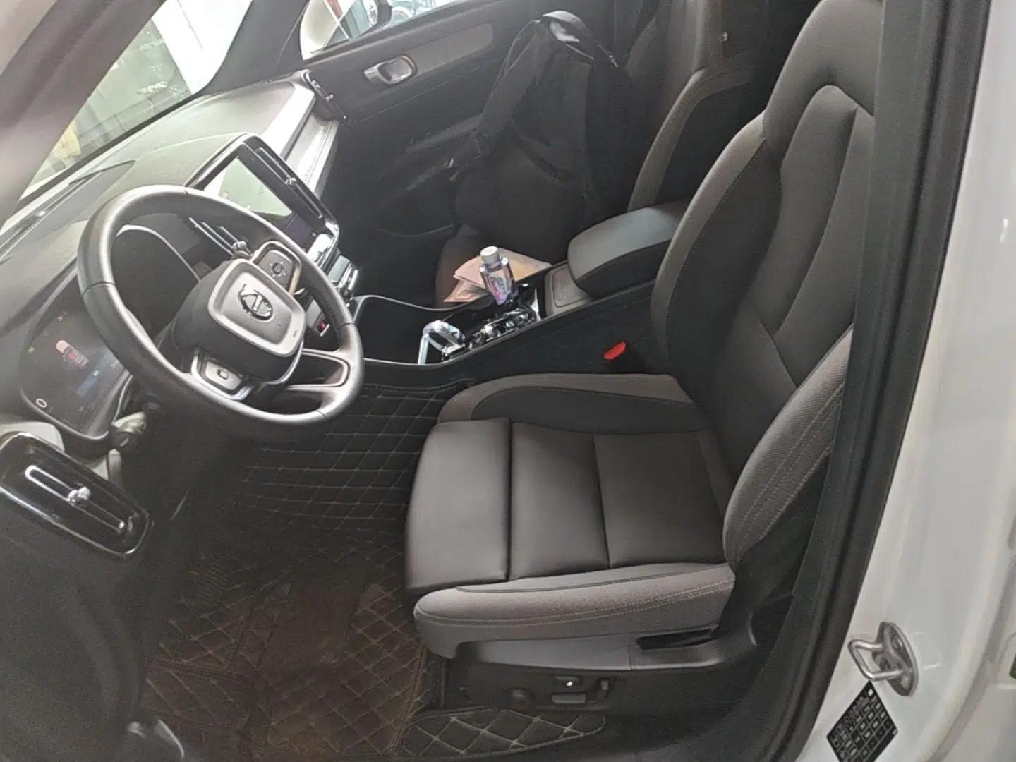 Volvo XC40 2024 B3 Zhiyuan Luxury Edition — миниатюра 18