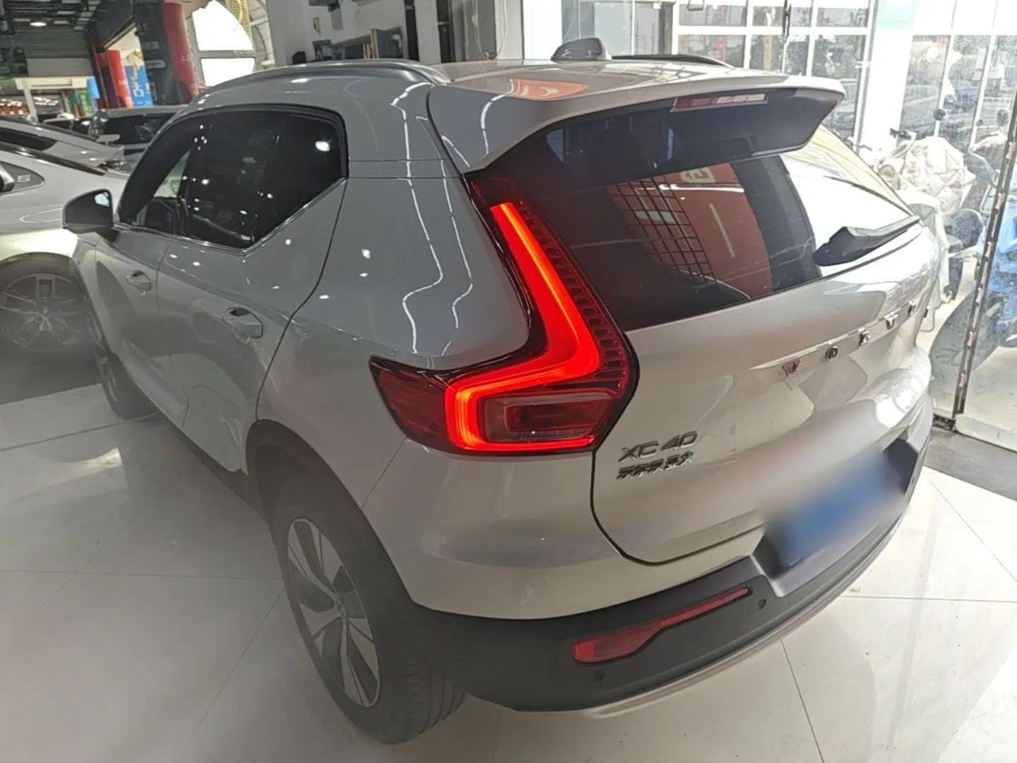 Volvo XC40 2024 B3 Zhiyuan Luxury Edition — миниатюра 4