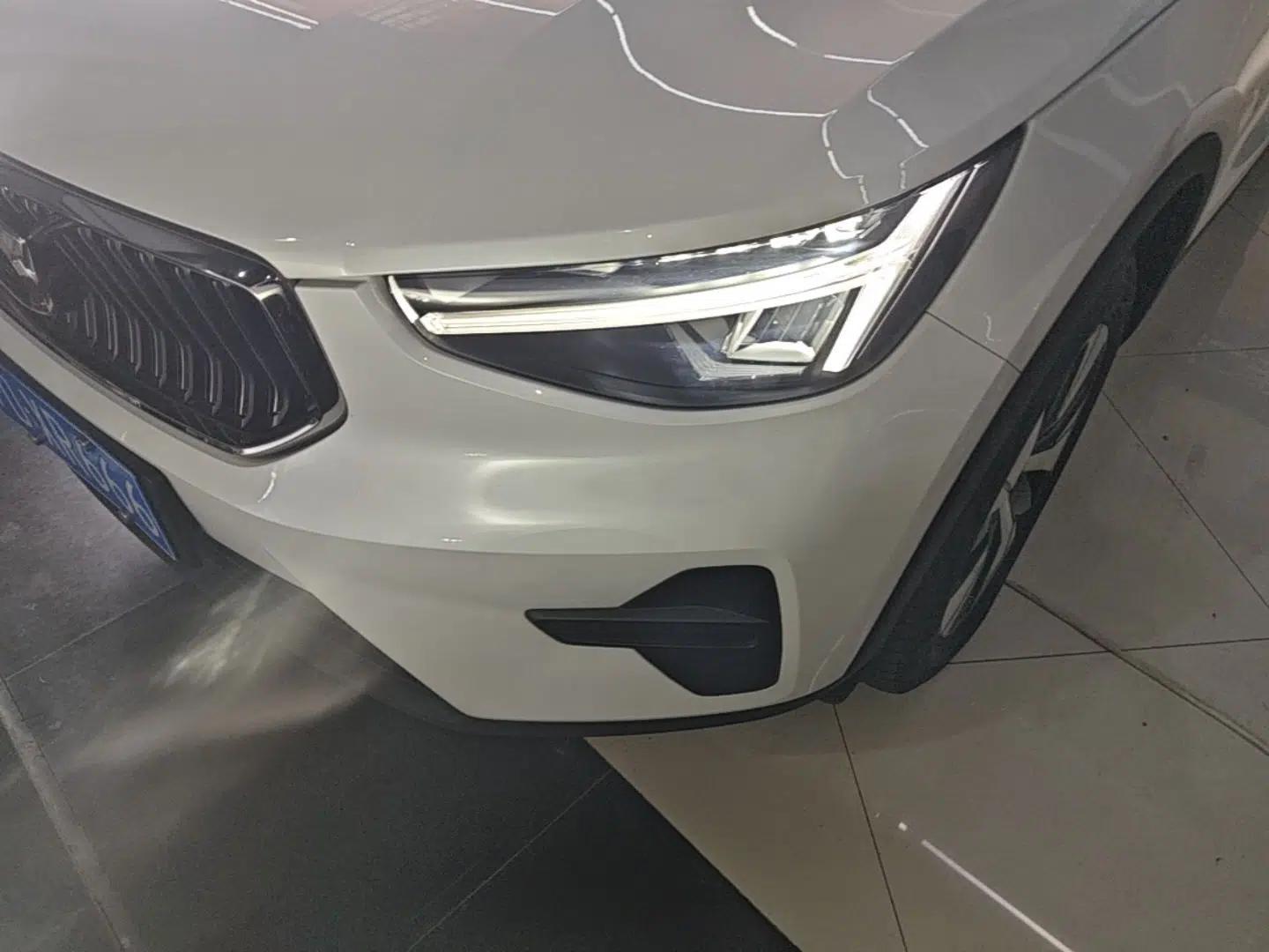 Volvo XC40 2024 B3 Zhiyuan Luxury Edition — миниатюра 9